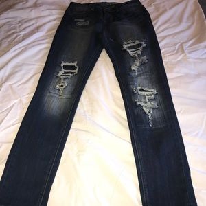 *Never Worn* ripped jeans size 9